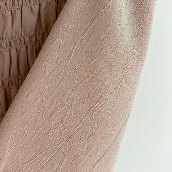 H&M Puff-sleeved Smocked Blouse . - Picture 4 of 4